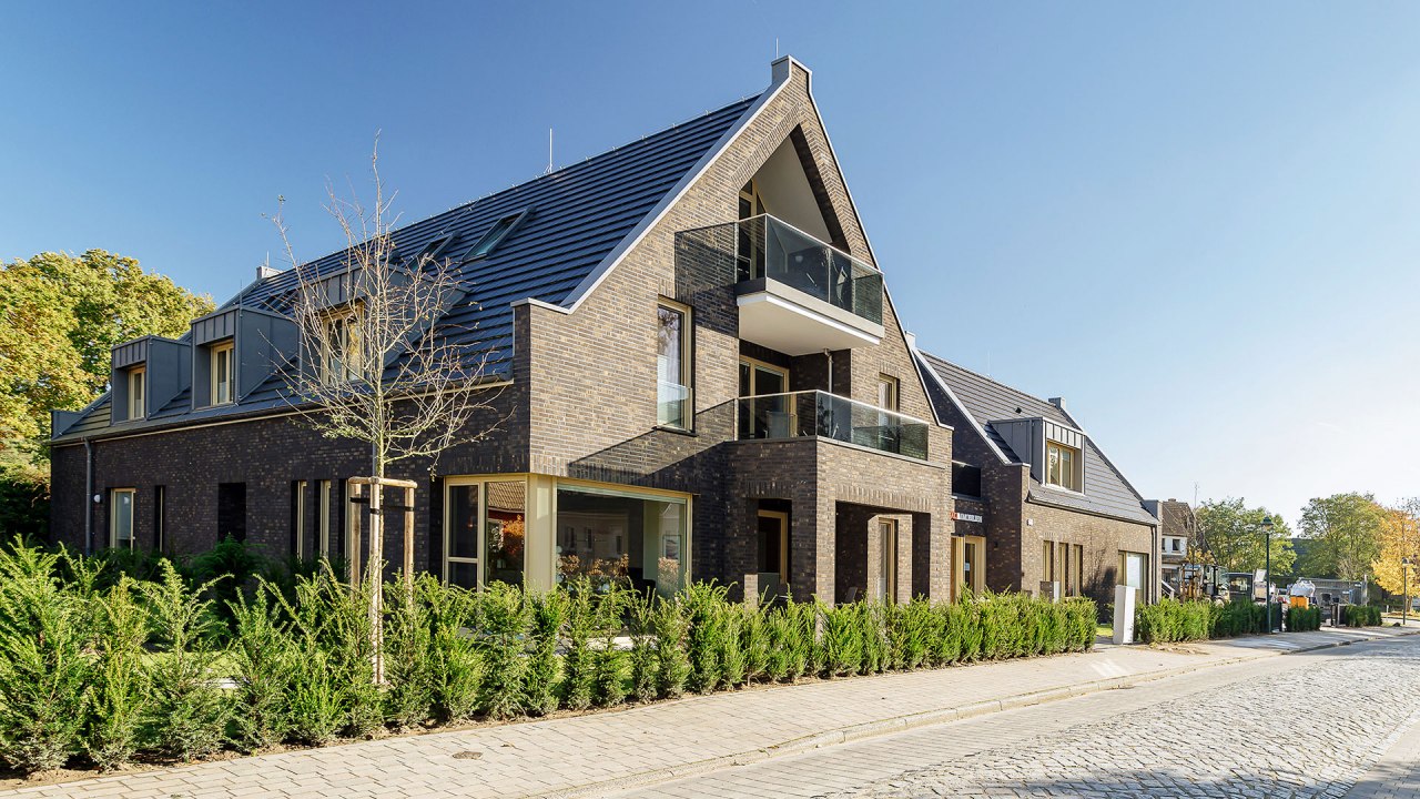 View of our apartments Schietb&uuml;del, Boddenschnacker and Pinschieter, &copy; Integral Immobilien