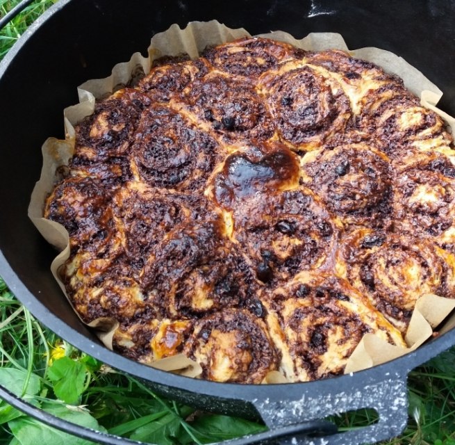 Cinnamon rolls from the Dutch Oven, &copy; Martin Hagemann