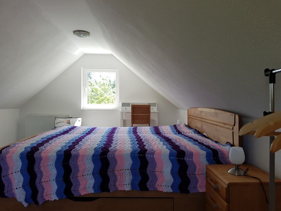 De slaapkamer bevindt zich op zolder, © H. Pooyeh