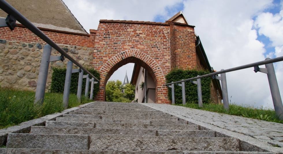 Stadsmuur van Sternberg met molenpoort, © Tourist-Info der Stadt Sternberg / M. Bouvier
