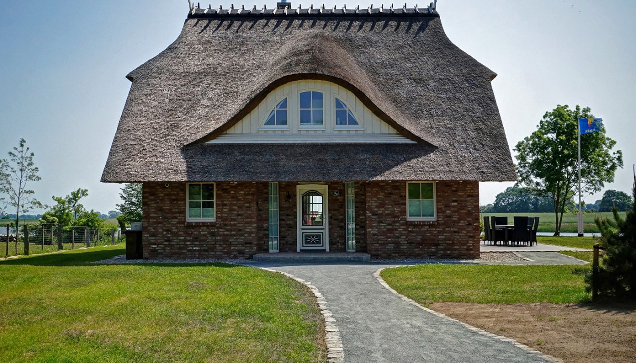 Thatched cottage, © P. Dombrowski Thatched cottage, © P. Dombrowski
