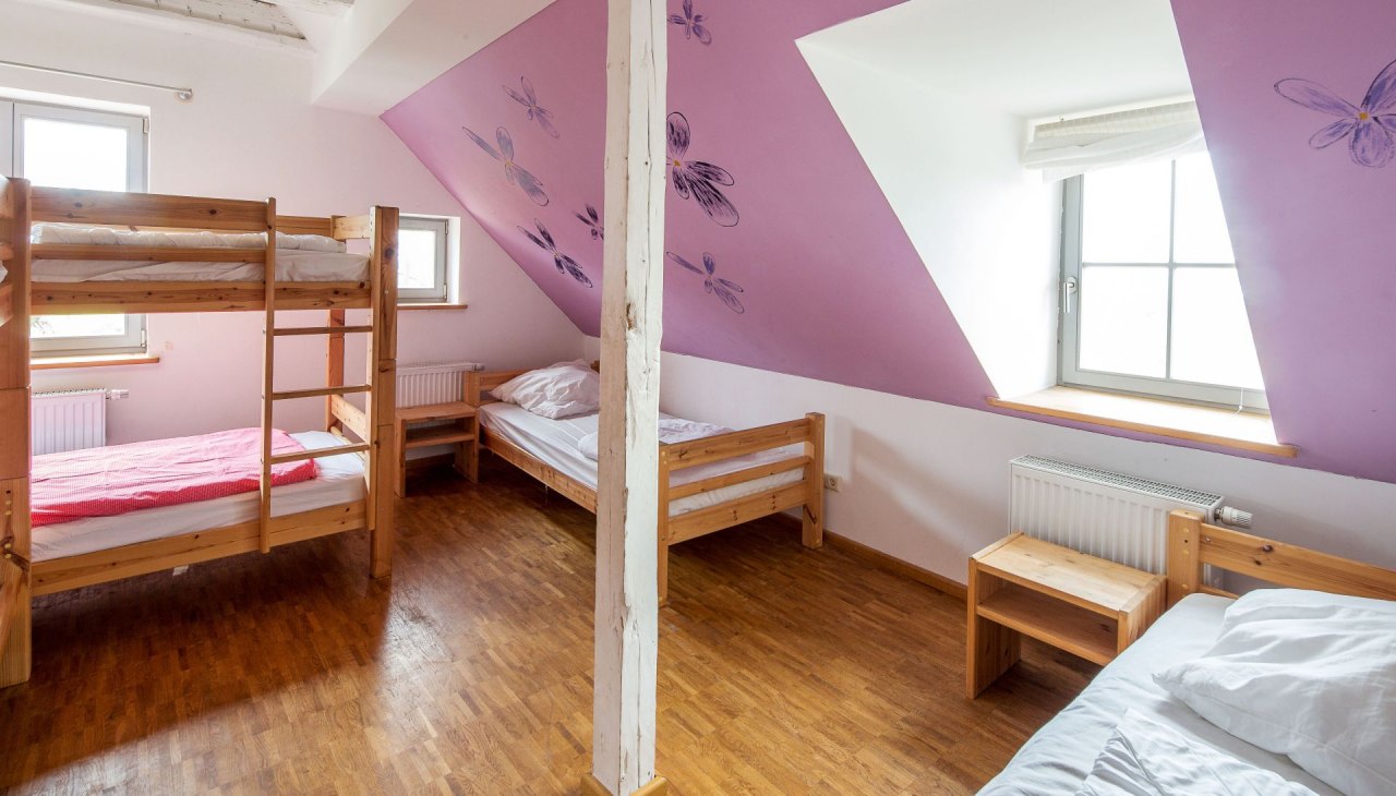 Er zijn 34 bedden verdeeld over 5 kamers in het clubhuis, © Henning Angerer