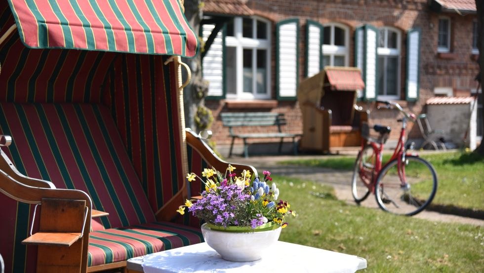 Ontspan in een strandstoel voor het huis, © N.Hübner
