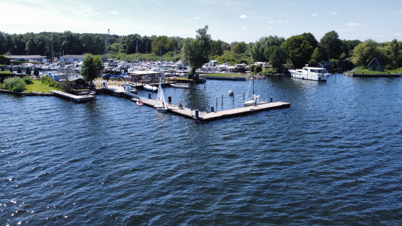 The floating dock, © Plauer Hai-Live e. V. The floating dock, © Plauer Hai-Live e. V.