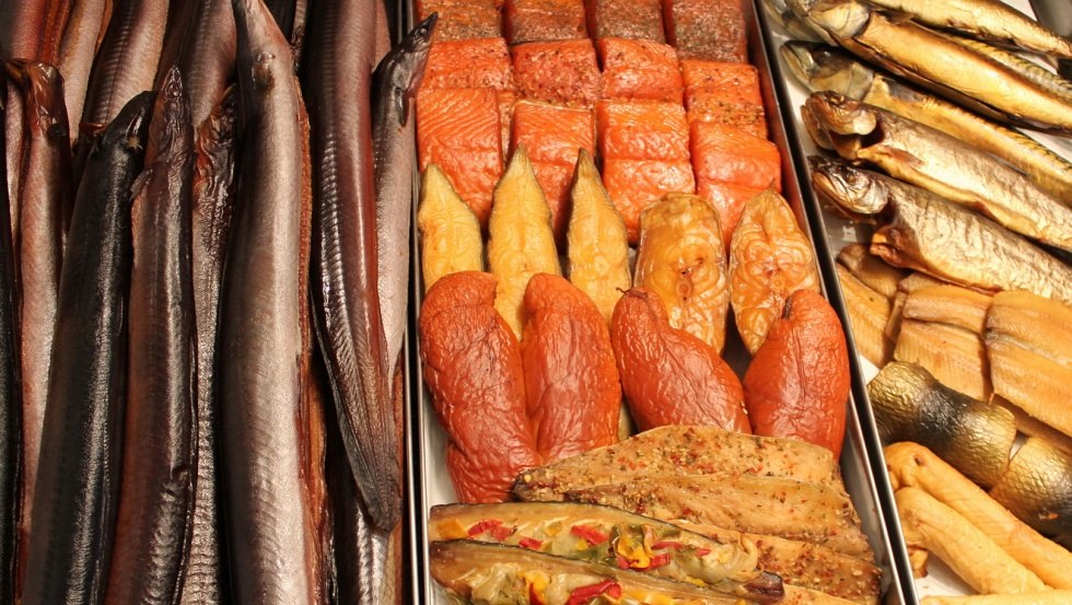 Gerookte vis in de viswinkel // © F&F Fisch und Feinkost GmbH Gerookte vis in de viswinkel // © F&F Fisch und Feinkost GmbH