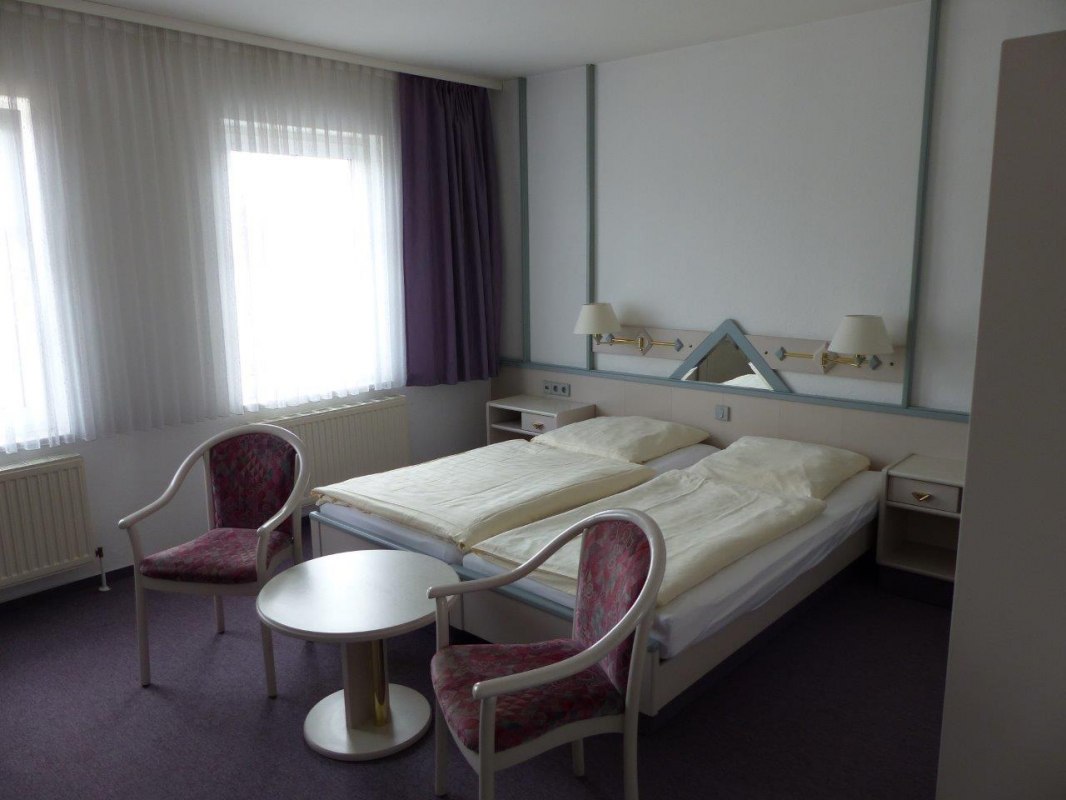 Onze tweepersoonskamer met badkamer // &copy; Walter Oster