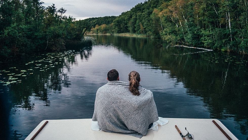 Geniet samen van de natuur in het comfort van een woonboot, © TMV/Gänsicke Geniet samen van de natuur in het comfort van een woonboot, © TMV/Gänsicke