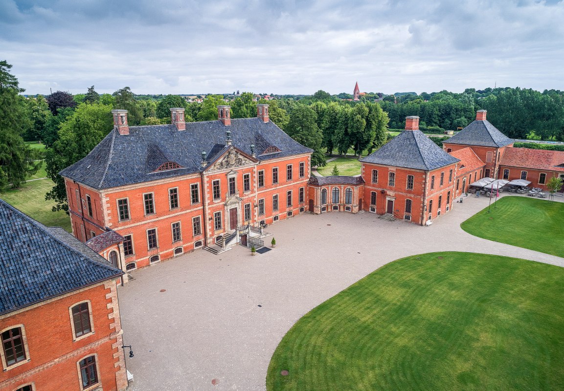 Kasteel Bothmer vanuit vogelperspectief // © SSGK MV / Funkhaus Creative Kasteel Bothmer vanuit vogelperspectief // © SSGK MV / Funkhaus Creative