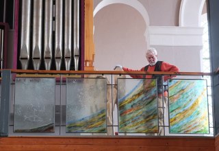 58 glass panels in the colors of the church year, &copy; Christa Kothe