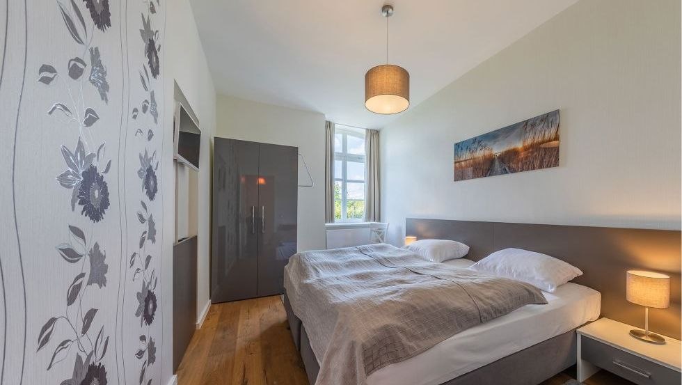 Slaapkamer met tweepersoonsbed, © Andre Pretzel