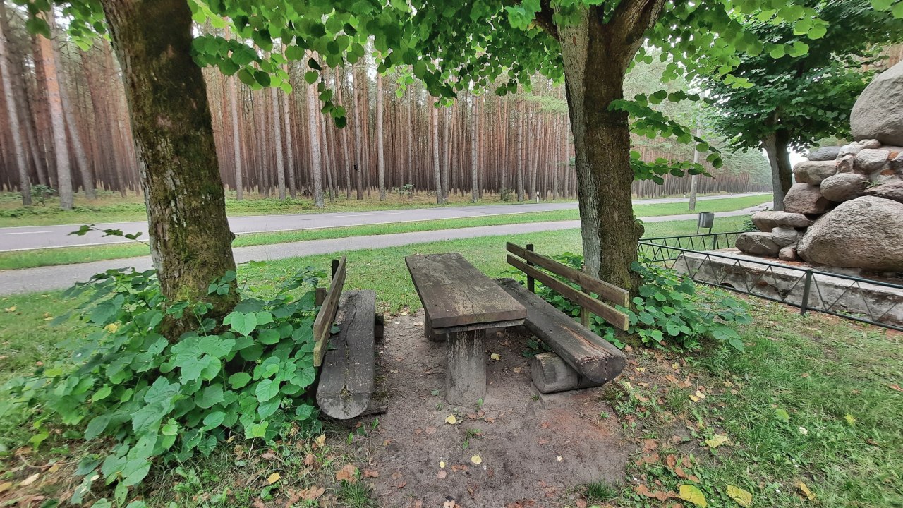 Seating group at Fritz Reuter stone, © M.Lenthe Seating group at Fritz Reuter stone, © M.Lenthe