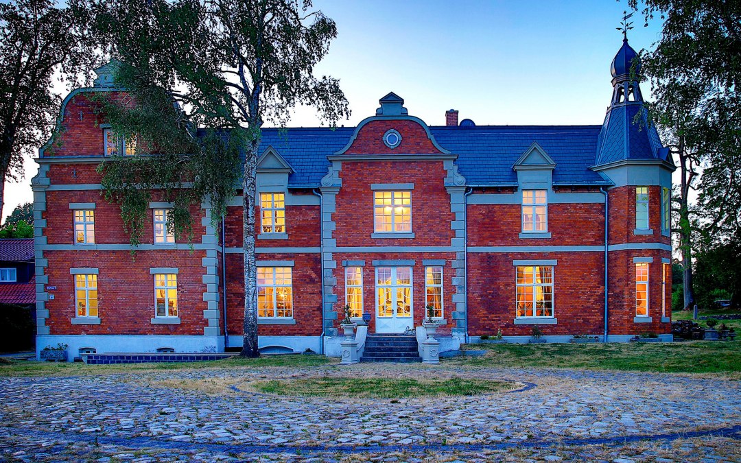 Landhuis Brookhusen in het avondlicht, © Herrenhaus Brookhusen / T. Paulus
