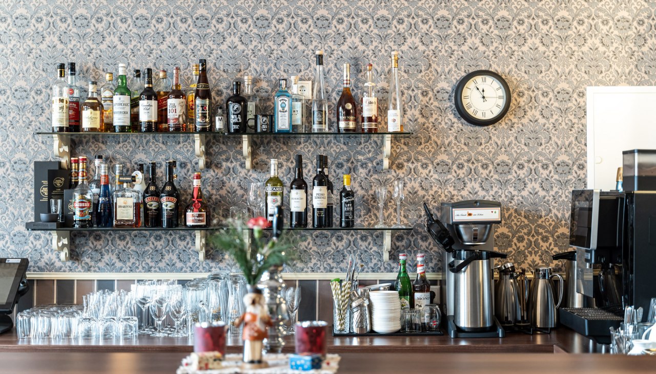 Caf&eacute; and Bar at Gorow Castle Estate, &copy; DOMUSImages