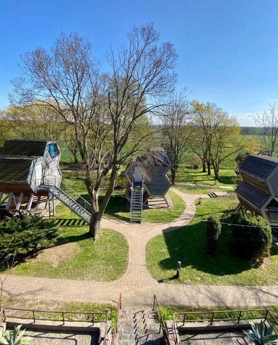 Honeycomb house hostel with 6 honeycomb houses, &copy; Bischoff