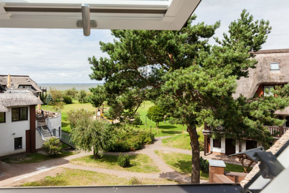 Uitzicht vanuit een tweepersoonskamer op de bovenste verdieping, © Hotel & Ferienanlage Haffhus GmbH