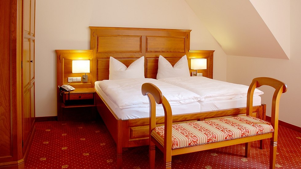 Mooie tweepersoonskamer in de waterburcht Mellenthin // © FREEDESIGN media agentur Martin Wittmann Mooie tweepersoonskamer in de waterburcht Mellenthin // © FREEDESIGN media agentur Martin Wittmann