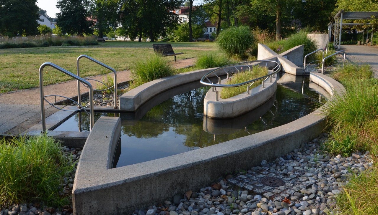 Het Kneipp lint bestaat uit het Kneipp armbad, Kneipp beenbad en blotevoetenpad., © Kurverwaltung Feldberger Seenlandschaft