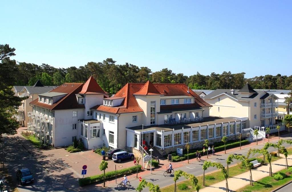 Vooraanzicht van Strandhotel Baabe, © Strandhotel Baabe