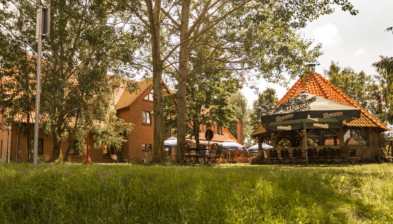 Terrace and covered barbecue area in the garden of the "Stettiner Hof" hotel, © Stettiner Hof