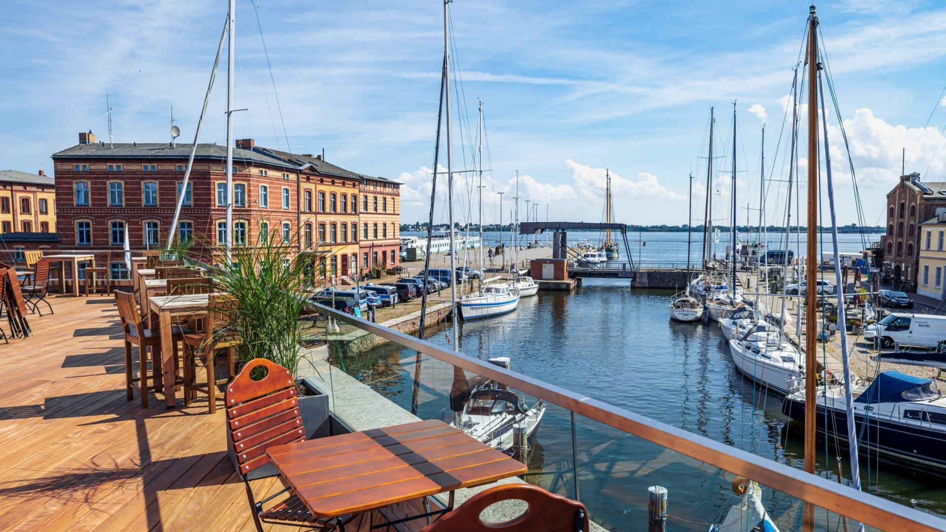 Een korte koffiepauze bij het veerbootkanaal en dan is het tijd voor een wandeling door de oude stad. Het is tenslotte UNESCO-werelderfgoed // © MV-T/Tiemann Een korte koffiepauze bij het veerbootkanaal en dan is het tijd voor een wandeling door de oude stad. Het is tenslotte UNESCO-werelderfgoed // © MV-T/Tiemann