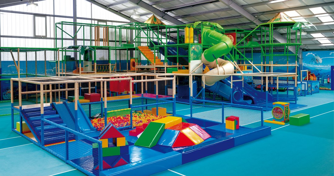 Kryty plac zabaw w świecie przygód SPLASH, © Precise Resort Rügen GmbH