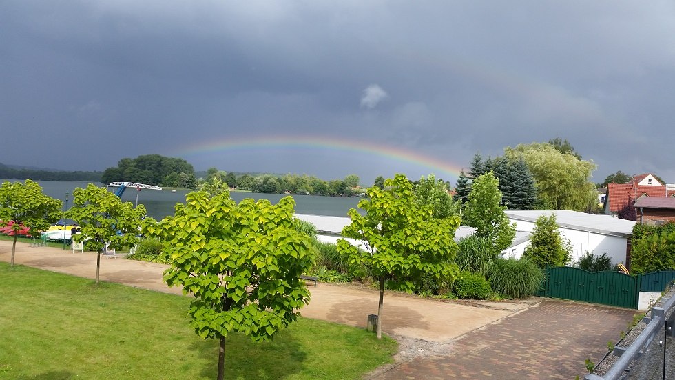 Uitzicht op de Haussee en een deel van het aangrenzende park // © Tortenmarie Photo Uitzicht op de Haussee en een deel van het aangrenzende park // © Tortenmarie Photo