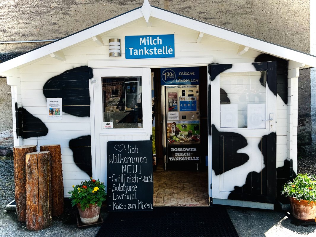 Buitenaanzicht van de boerderijwinkel // © S.Kießlich Buitenaanzicht van de boerderijwinkel // © S.Kießlich