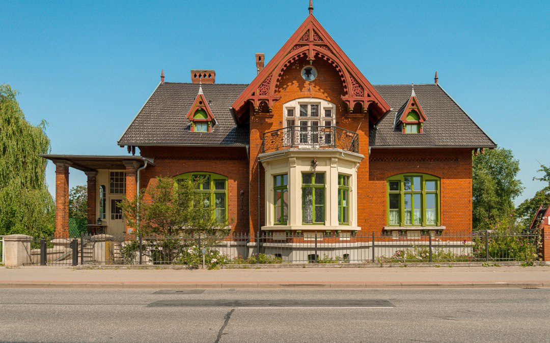 Villa, © Neil Kilindo