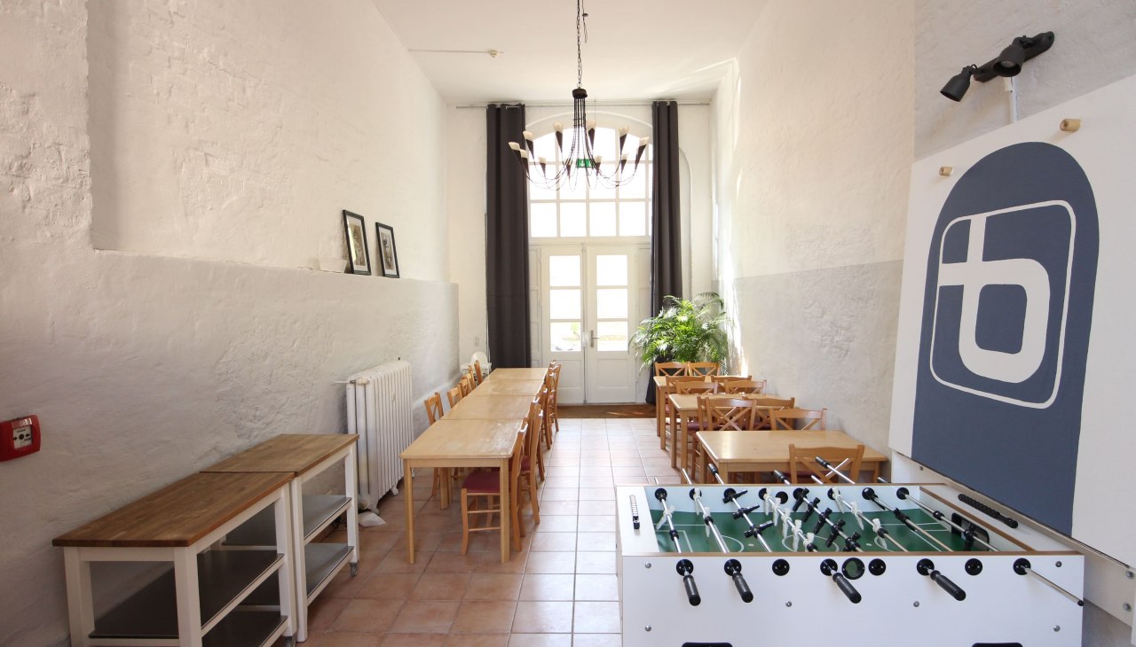 Ontbijtzaal in het hostel, &copy; Blue Doors Hostel