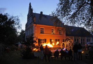 To the MidsummerRemise in the Behrenshagen manor house // © Britta Siebenbürgen To the MidsummerRemise in the Behrenshagen manor house // © Britta Siebenbürgen