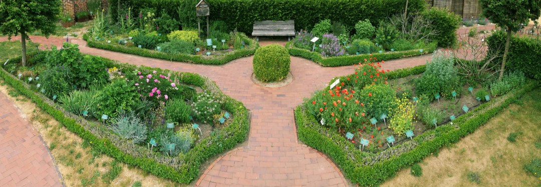 bible-and-rose-garden-bible-center-barth, © Hans-Joachim Meusel
