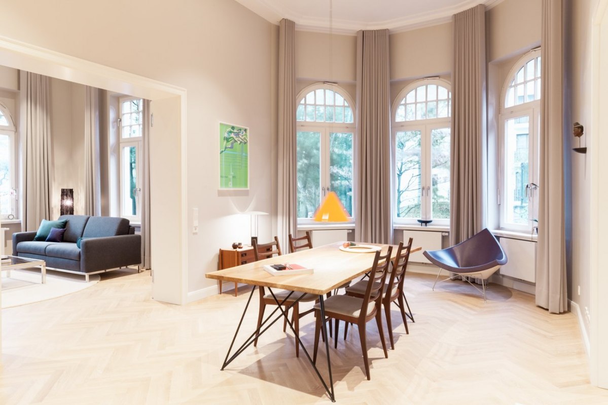 Plenty of space to get together is offered by our apartments with spacious dining areas and very modern and fully equipped kitchens. // © OSTKÜSTE Apartments GmbH Plenty of space to get together is offered by our apartments with spacious dining areas and very modern and fully equipped kitchens. // © OSTKÜSTE Apartments GmbH