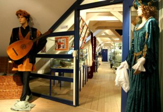 Een kasteelvrouwe verwelkomt bezoekers in het Haffmuseum // &copy; Haffmuseum
