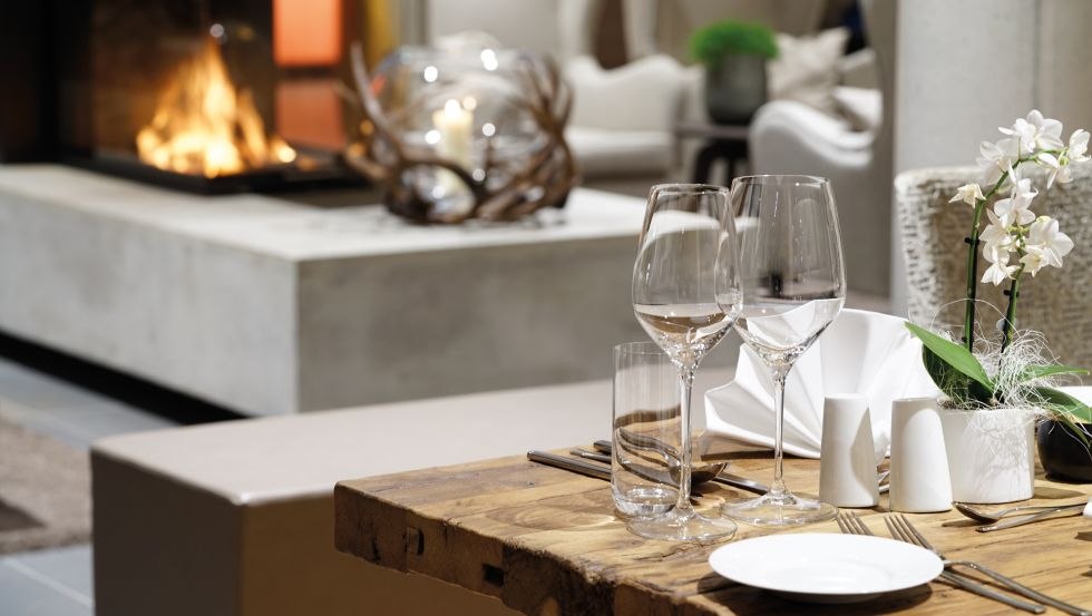 Gezellige open haard hoek voor kille dagen in het Tafelhuus restaurant, © Wonnemar Resort-Hotel Wismar