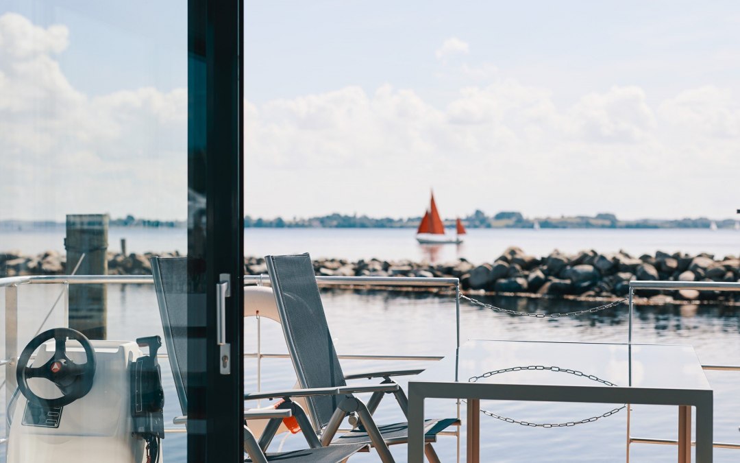 Houseboat with water view, © Lars Franzen