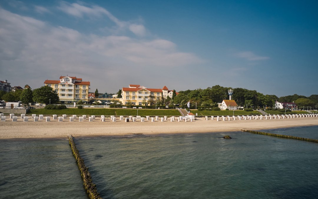 luftaufnahme-frontal-ostseehotel-kuehlungsborn, © Arne Nagel