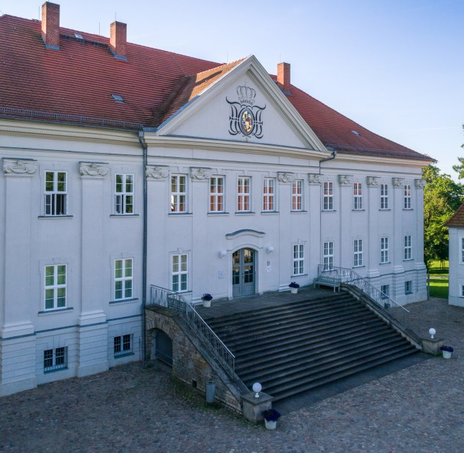 Exterior view of Hohenzieritz Castle, © SSGK MV / Funkhaus Creative Exterior view of Hohenzieritz Castle, © SSGK MV / Funkhaus Creative