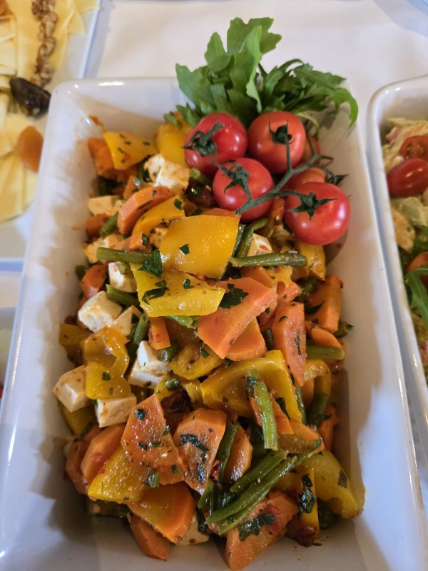 Enjoy your meal! // © Gudrun Pruß 2024 Enjoy your meal! // © Gudrun Pruß 2024