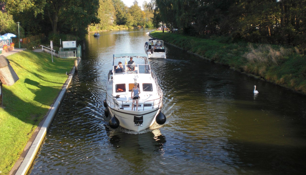 Wycieczka łodzią po Pojezierzu Meklemburskim, © GoAtlantis - Stefan Riesebeck Wycieczka łodzią po Pojezierzu Meklemburskim, © GoAtlantis - Stefan Riesebeck