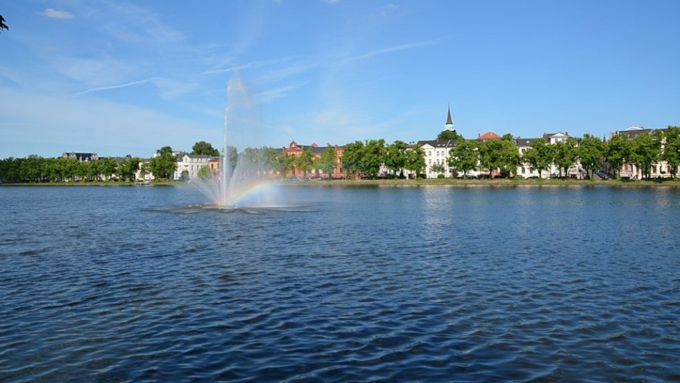Fontanna przy Pfaffenteich w centrum starego miasta w Schwerinie, © Tourismusverband Mecklenburg-Schwerin