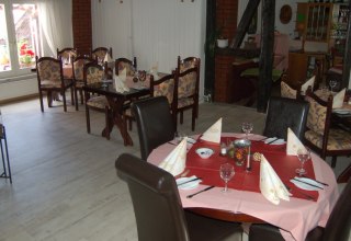 Entspannte Stunden im Gastraum des Gasthofs "Zum F&auml;&szlig;chen" // &copy; Gasthof & Pension "Zum F&auml;&szlig;chen" / Wilken