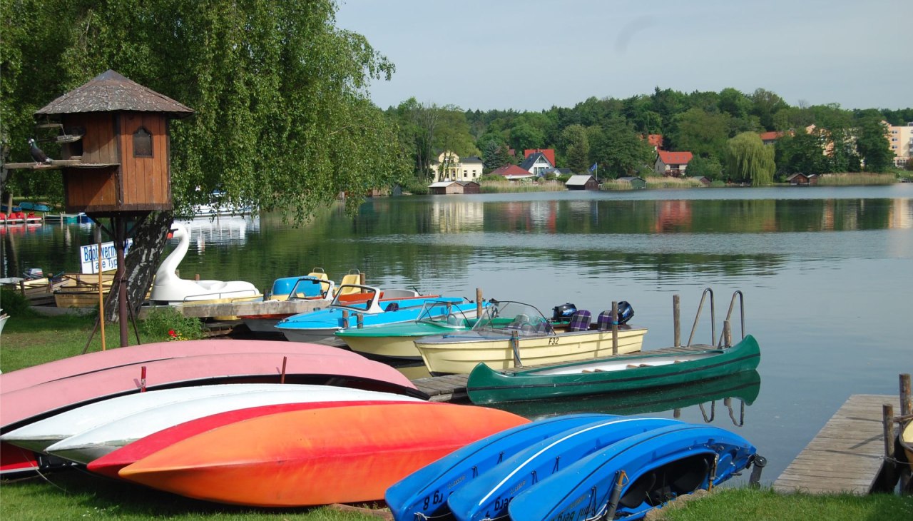 Łodzie i jezioro, © Frank Berg
