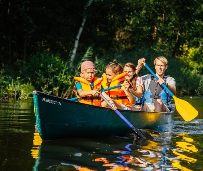 To the paddles, ready fun - in the Mecklenburg Lake District canoeing becomes an adventure // © MV-T/Roth To the paddles, ready fun - in the Mecklenburg Lake District canoeing becomes an adventure // © MV-T/Roth