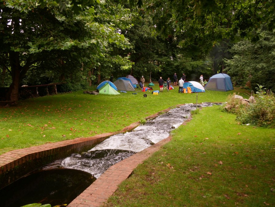 Namiotowa łąka przy obozie kajakowym w Borkowie, © Kanucamp Borkow