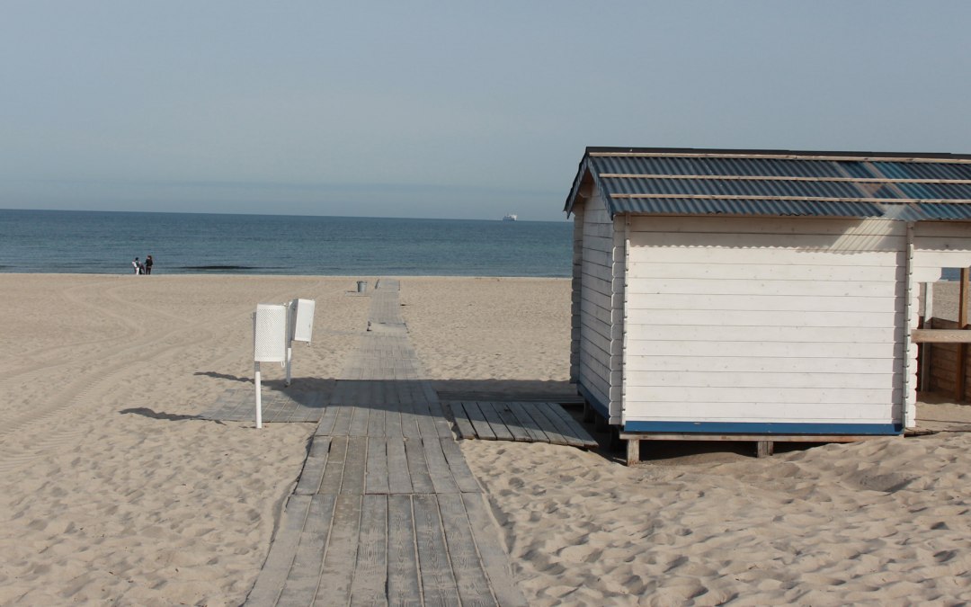 Drempelvrije toegang tot het strand 14 in Warnemünde, © TZRW