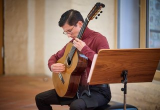 Guitarist Performs in the Organ Hall // © Mirco Dalchow Guitarist Performs in the Organ Hall // © Mirco Dalchow