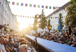 &copy; Jessica Schuck