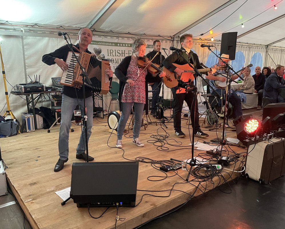 Wide Range at the Irish Folk Summer Festival // &copy; J&ouml;rg St&uuml;be