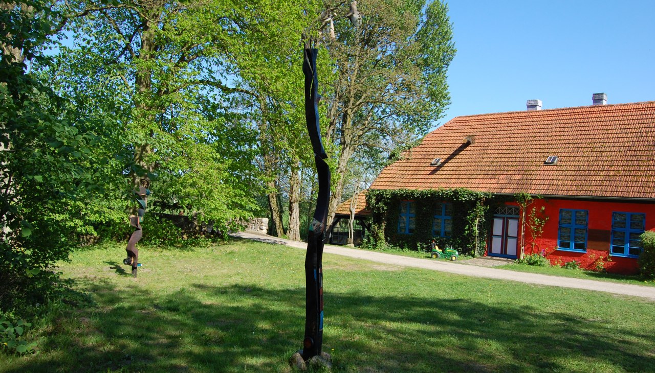 Wonderful art everywhere in the Rhythmusreich Müggenwalde sculpture garden, © Rhythmusreich / Thomas Reich Wonderful art everywhere in the Rhythmusreich Müggenwalde sculpture garden, © Rhythmusreich / Thomas Reich