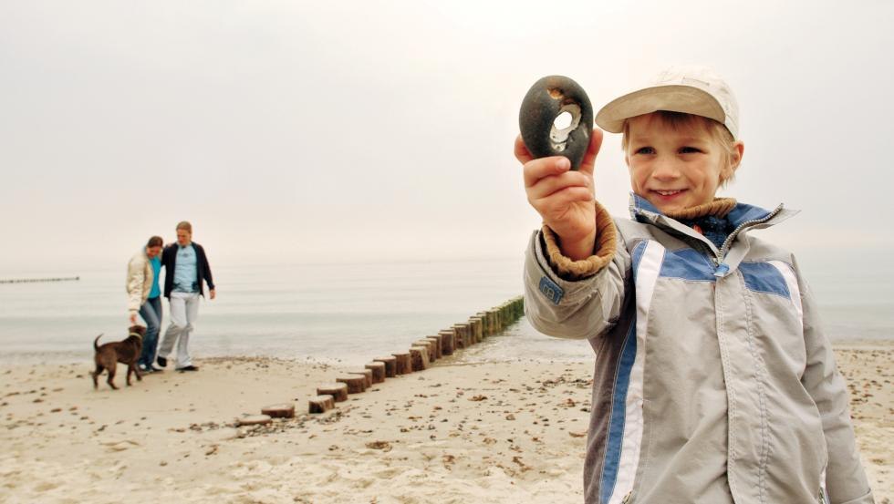 Poszukiwanie skarbów na spacerze - czekają kurze bóstwa, bursztyny i piękne muszle, © TMV/Werk3